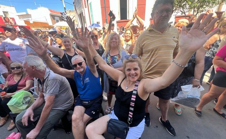 Todo el color de la tradicional peña de la Munich en Cosquín