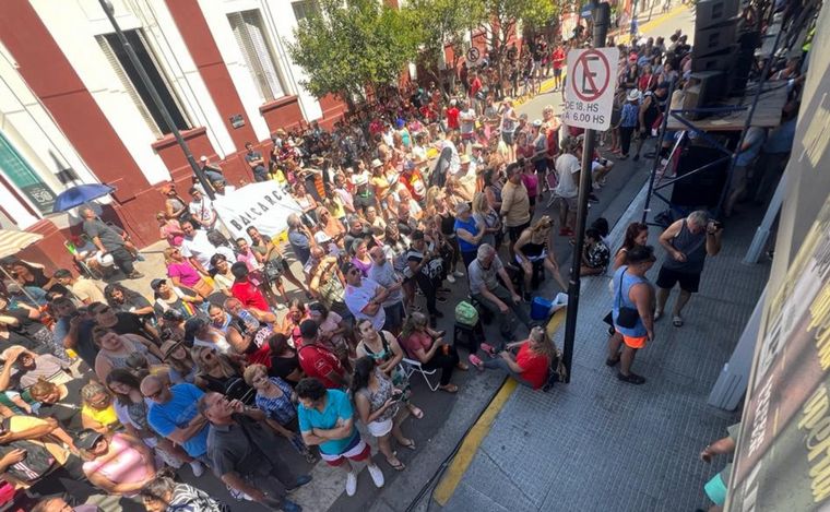 Todo el color de la tradicional peña de la Munich en Cosquín
