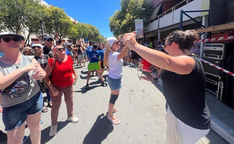 Todo el calor de la tradicional peña de la Munich en Cosquín.