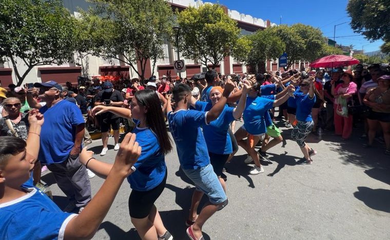 Todo el calor de la tradicional peña de la Munich en Cosquín.
