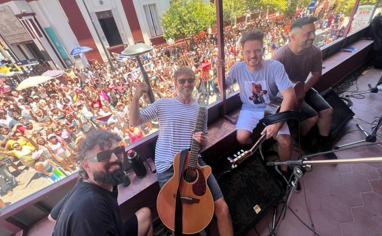 Ahyre en la tradicional peña de la Munich en Cosquín