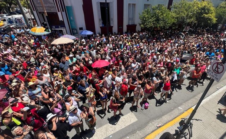 Todo el color de la tradicional peña de la Munich en Cosquín