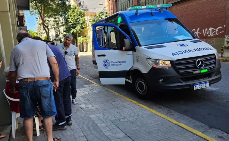 Beatriz fue atendida en la calle y luego derivada a un sanatorio.