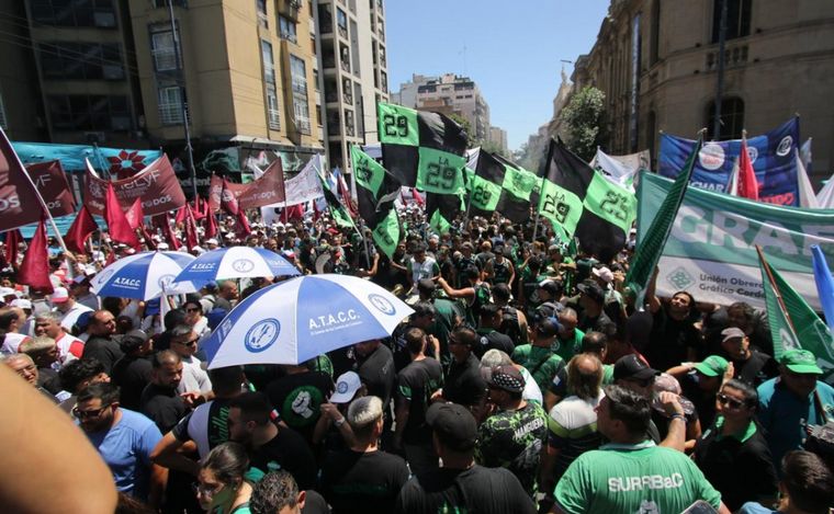 Movilización en Córdoba en protesta al DNU y la ley ómnibus