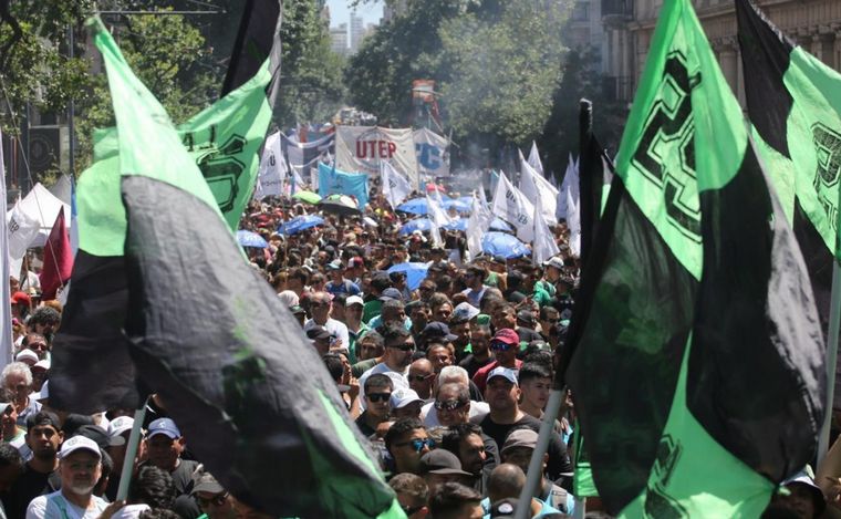 Movilización en Córdoba en protesta al DNU y la ley ómnibus