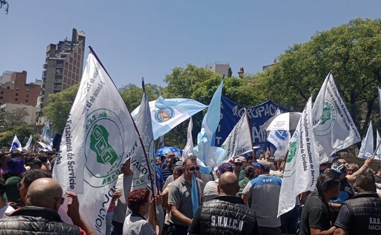 Marcha de la CGT - Regional Córdoba contra el DNU y la ley ómnibus