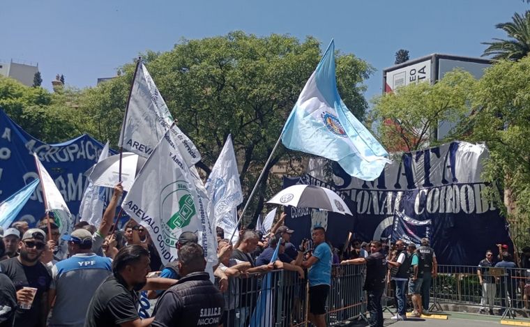 Marcha de la CGT - Regional Córdoba contra el DNU y la ley ómnibus