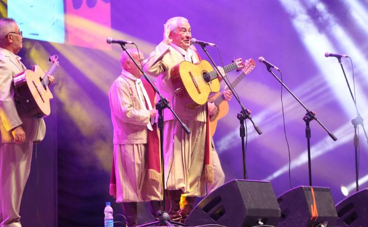 Por Siempre Tucu, en la quinta luna coscoína.