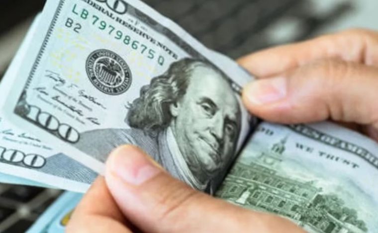 FOTO: El dolar blue cayó $20 con respecto al cierre anterior.