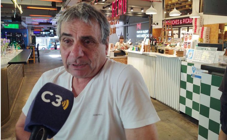 Lucas Correa visitó el Mercat de Villa Crespo por el Operativo Verano 2024.