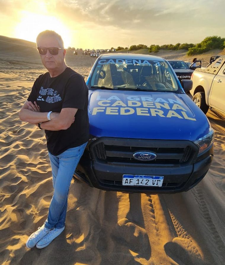 FOTO: Cadena3 con la "Raza Fuerte" en la travesía de Ford y el Club Ranger en Pinamar