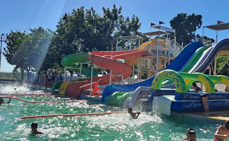 FOTO: Pura diversión para grandes y chicos en el Polideportivo de San Lorenzo