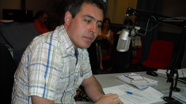 Marcos Altamirano en el estudio de Cadena 3