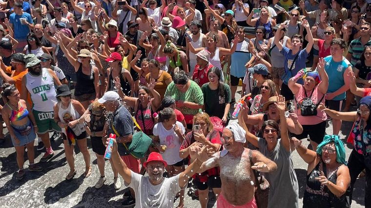 Los Tekis tocaron desde la Confitería Munich