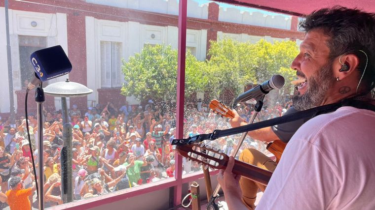 Los Tekis tocaron desde la Confitería Munich