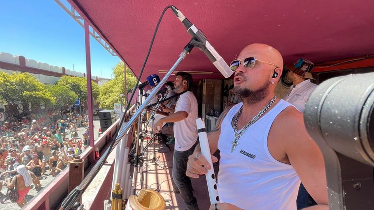 Los Tekis tocaron desde la Confitería Munich