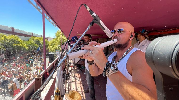 Los Tekis tocaron desde la Confitería Munich