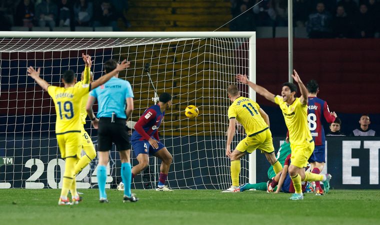 FOTO: Barcelona cayó ante Villareal. 