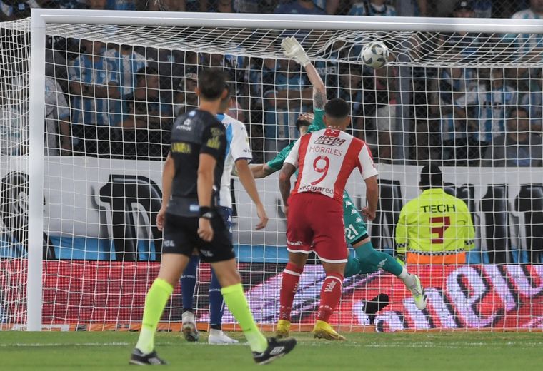 Joaquín Mosqueira marcó un golazo para darle el triunfo a Unión. 