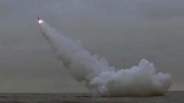 FOTO: Corea del Norte dispara varios misiles de crucero y crece la tensión con EEUU