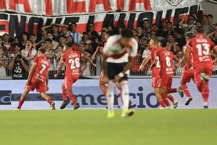FOTO: Santiago Montiel tras convertir el tanto del empate ante River. 