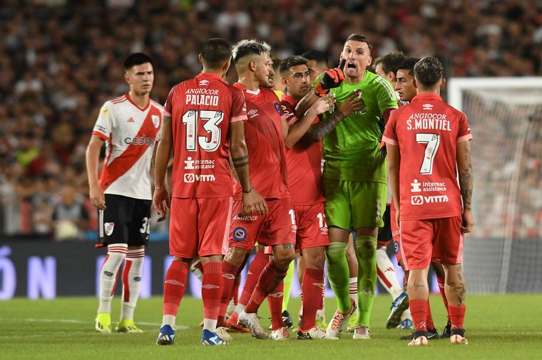 Armani le recrimina a Montiel por la dedicatoria a los hinchas de River.