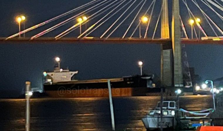 El buque mercantil involucrado en el episodio es liberiano (Foto: @solotransito).