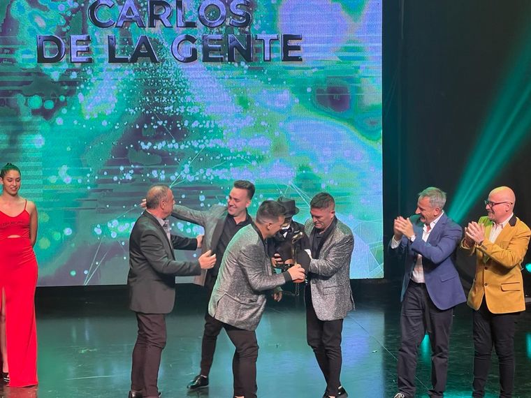 Pirulo arrasó y se quedó con el Premio Carlos de la Gente