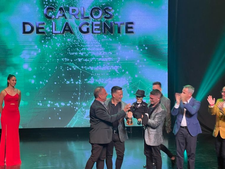 Pirulo arrasó y se quedó con el Premio Carlos de la Gente