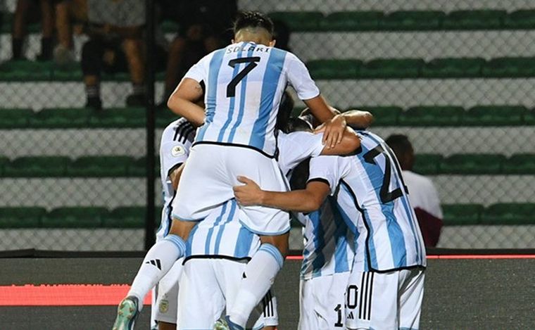 Thiago Almada fue la gran figura ante Chile.