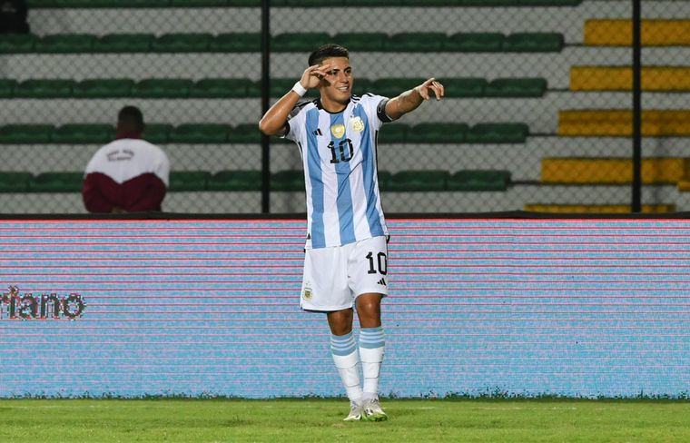 Thiago Almada fue la gran figura ante Chile.