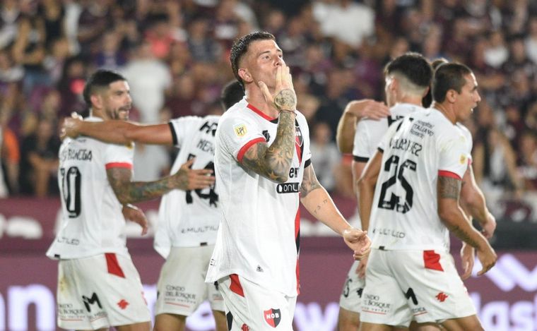 Newell's le ganó bien 2 a 0 de visita a Lanús y tiene puntaje ideal.