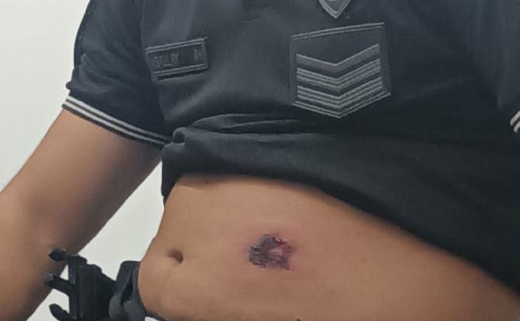 Balearon a policía para robarle la moto en Córdoba.