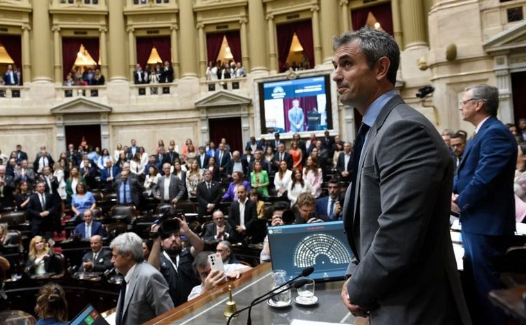 Se debate en Diputados la ley ómnibus.
