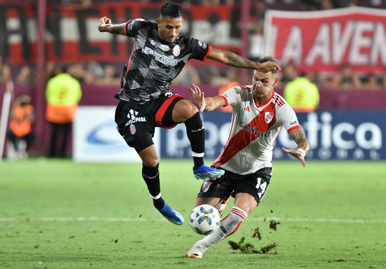 Leandro González Pirez, titular en la zaga del 