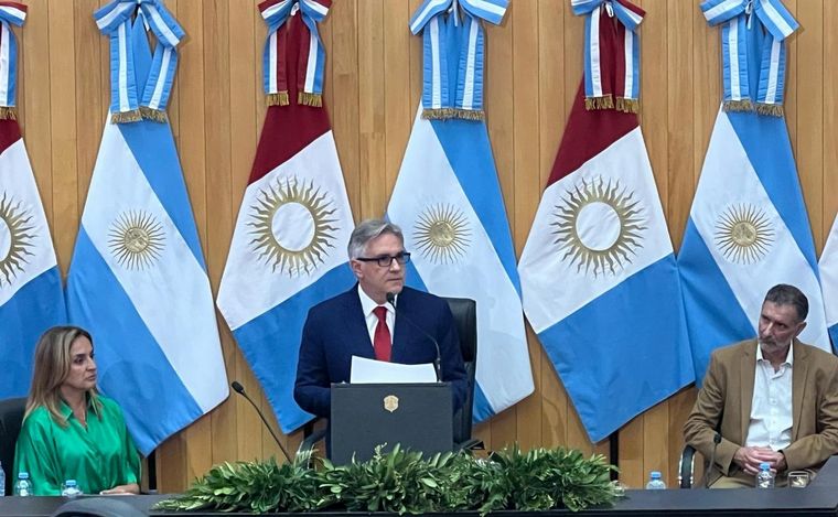 Martín Llaryora inauguró el 146° Periodo Legislativo. (Foto: Daniel Cáceres/Cadena 3)