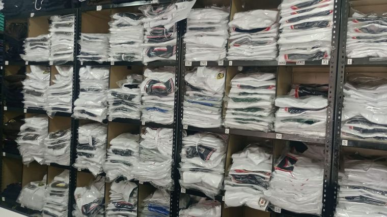 Los uniformes escolares subieron al menos un 100%