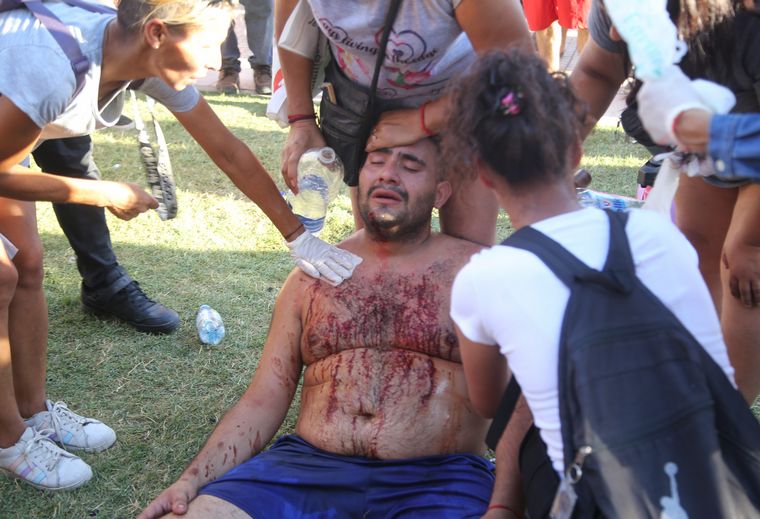 Por segundo día seguido, se produjeron incidentes afuera del parlamento.