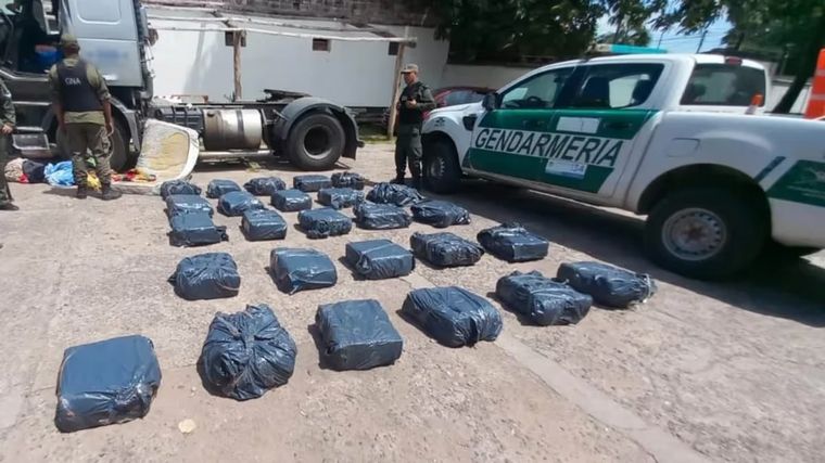 FOTO: Secuestraron más de 600 kilos de cocaína oculta en un camión en Jujuy