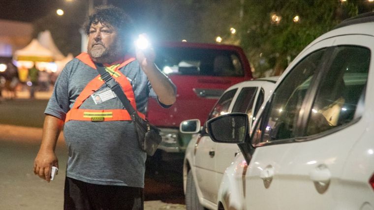 Fiesta de las Colectividades, una oportunidad laboral para muchos jóvenes