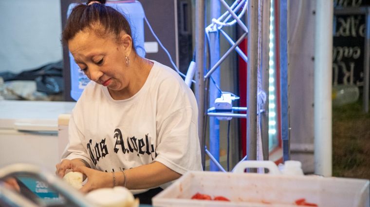 Fiesta de las Colectividades, una oportunidad laboral para muchos jóvenes