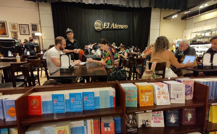 Lucas Correa visitó El Ateneo Grand Splendid en Buenos Aires.