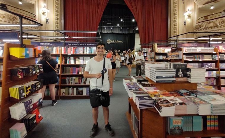 Lucas Correa visitó El Ateneo Grand Splendid en Buenos Aires.
