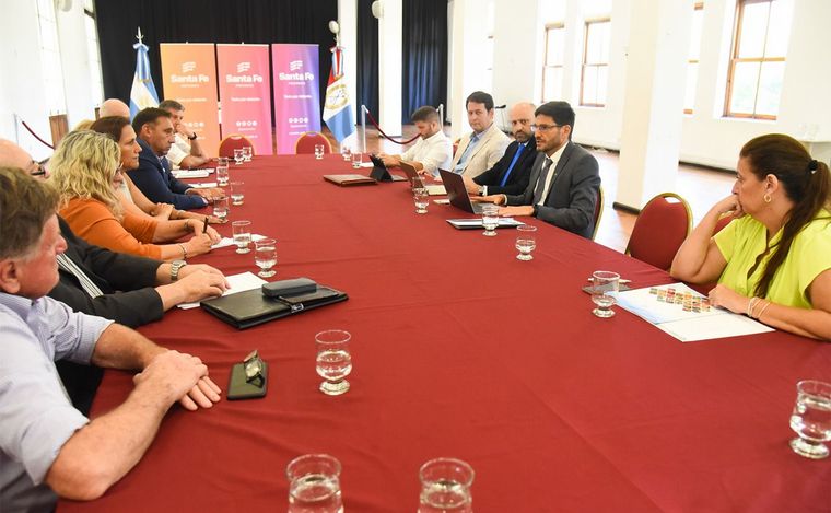 Pullaro se reunió con la Mesa de Enlace provincial: 