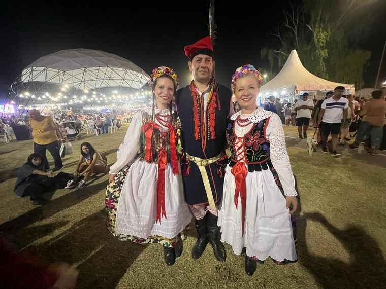 Todo el color de la tercera noche de Colectividades. (Foto: Daniel Cáceres/Cadena 3)