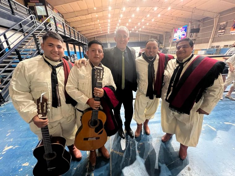 Todo el color de la tercera noche de Colectividades. (Foto: Daniel Cáceres/Cadena 3)
