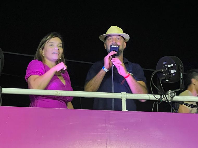 Silvina Ledesma y Alejandro Bustos, conductores de Cadena 3.