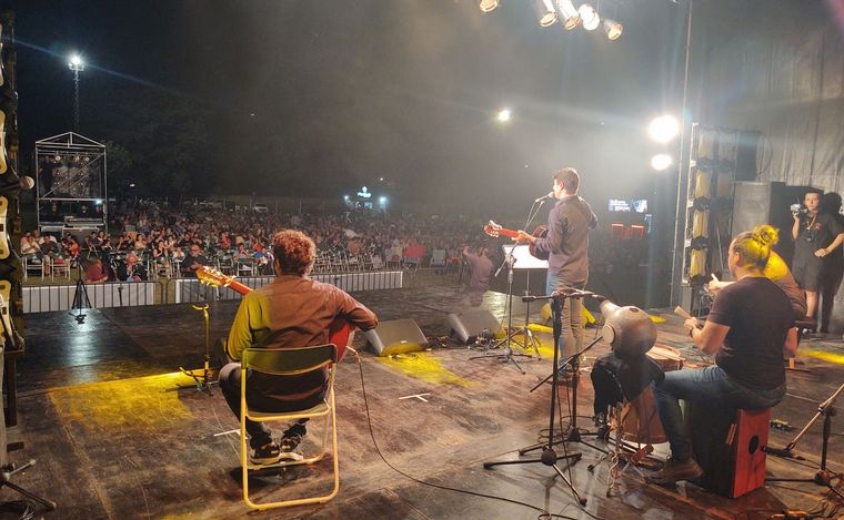 FOTO: Primera noche a pleno en el Festival Provincial de Nuestro Canto en Moussy.