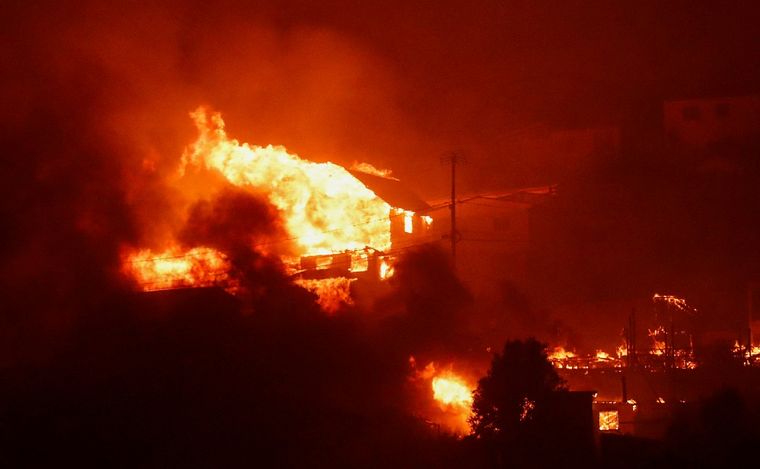 Voraz incendio destruyó miles de casas en Chile. (Foto: NA)