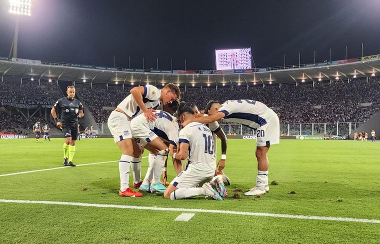 Talleres festeja a lo grande y ante su gente en el Mario Kempes.